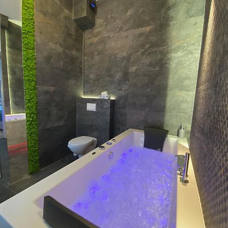 Apartament Bialy Z Jacuzzi Krakow Dış mekan fotoğraf