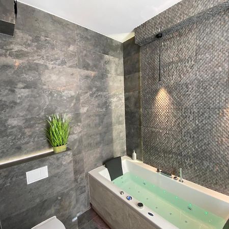 Apartament Bialy Z Jacuzzi Krakow Dış mekan fotoğraf