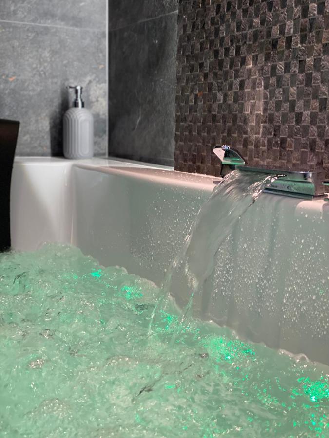 Apartament Bialy Z Jacuzzi Krakow Dış mekan fotoğraf