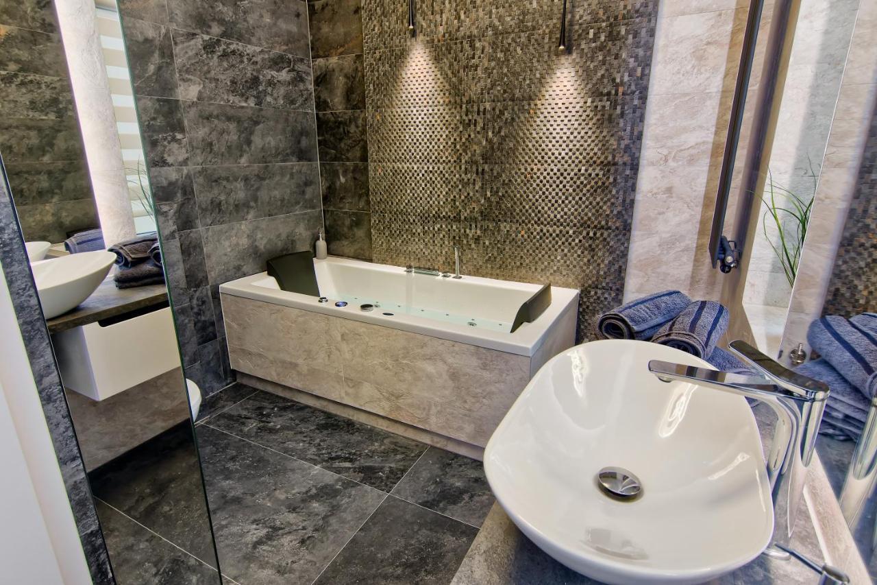 Apartament Bialy Z Jacuzzi Krakow Dış mekan fotoğraf