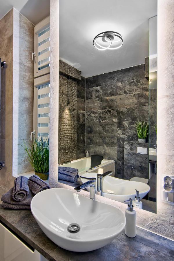 Apartament Bialy Z Jacuzzi Krakow Dış mekan fotoğraf