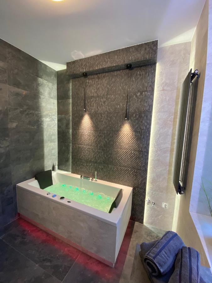 Apartament Bialy Z Jacuzzi Krakow Dış mekan fotoğraf